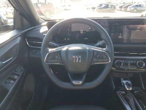 Used 2024 Buick Envista Sport Touring image 14