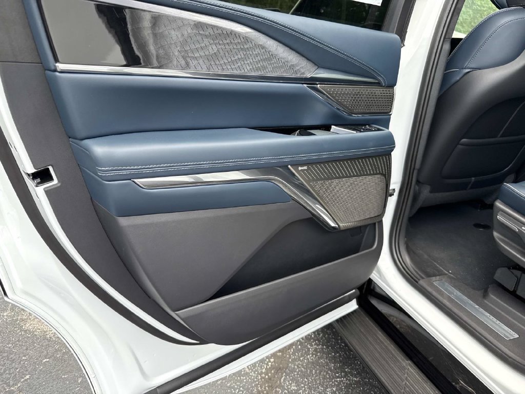 New 2025 Cadillac Escalade IQ Sport 2 w/ LPO, ONYX Package AWD/4WD image 13