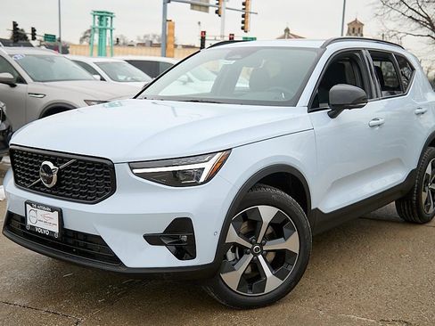 New 2026 Volvo XC40 B5 Plus w/ Climate Package image 2