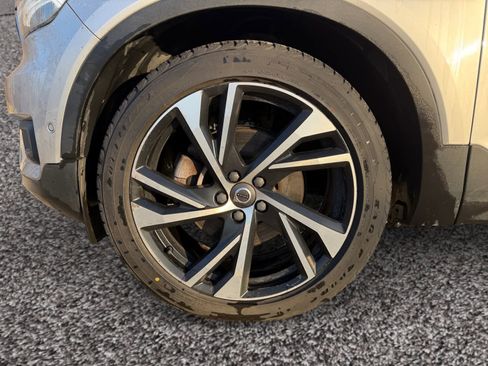 Used 2019 Volvo XC40 T5 R-Design image 16