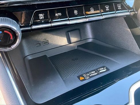New 2026 Chevrolet Traverse LT w/ Enhanced Driving Package FWD image 17