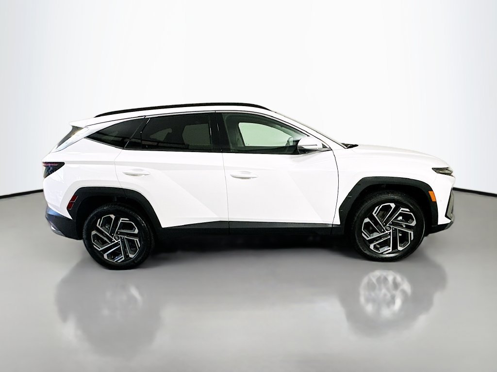 Certified 2025 Hyundai Tucson Limited AWD/4WD image 4