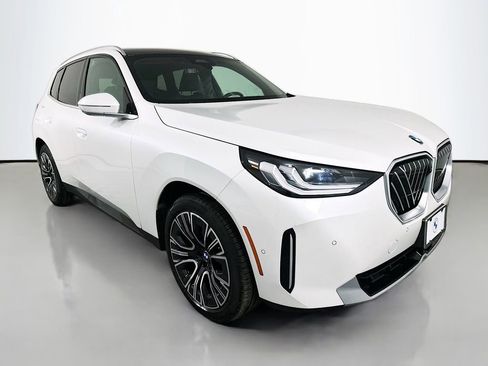 Used 2025 BMW X3 xDrive30i AWD/4WD image 3