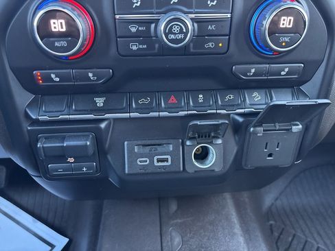 Used 2020 Chevrolet Silverado 2500 LTZ image 30