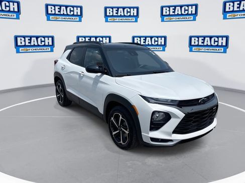 Used 2023 Chevrolet TrailBlazer RS w/ Sun and Liftgate Package AWD/4WD image 2