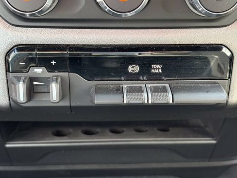 Used 2024 RAM 3500 Big Horn AWD/4WD image 27