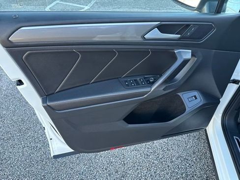 Certified 2022 Volkswagen Tiguan SE R-Line image 11