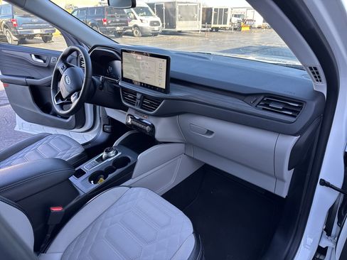 Used 2024 Ford Escape Platinum w/ Premium Technology Package image 28