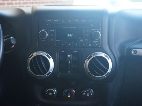 Used 2013 Jeep Wrangler Unlimited Sahara w/ Connectivity Group image 25