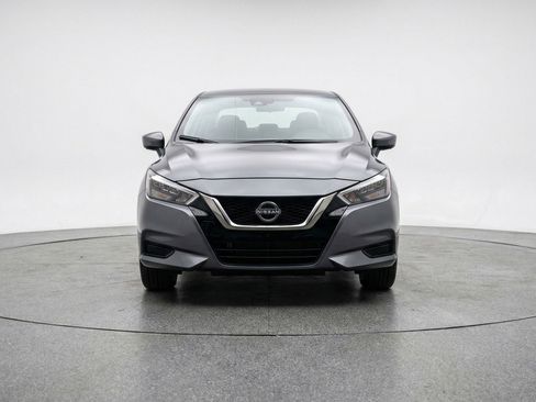 Used 2025 Nissan Versa SV image 2