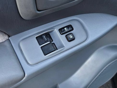 Used 2000 Toyota Sienna LE FWD image 10
