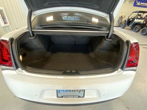 Used 2023 Chrysler 300 Touring L w/ Comfort Group image 16