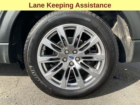 Certified 2025 Ford Explorer Platinum image 9