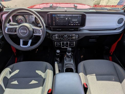 Used 2025 Jeep Wrangler Unlimited Sahara AWD/4WD image 27