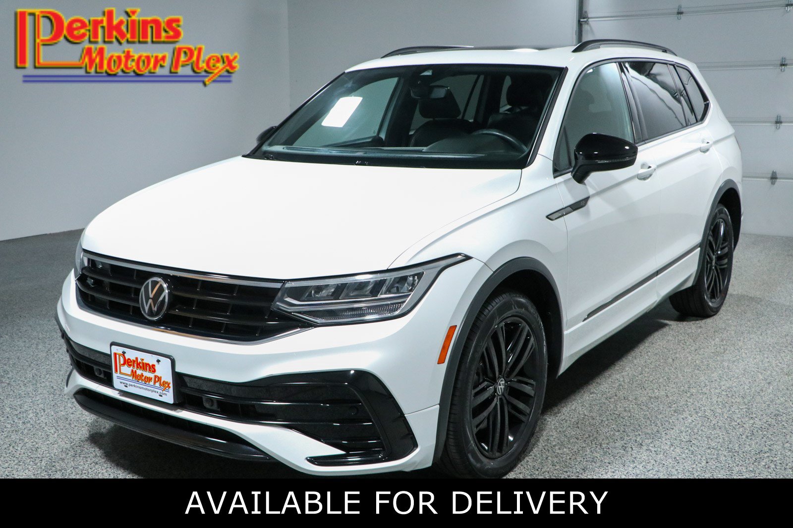 Used 2022 Volkswagen Tiguan SE R-Line FWD image 1