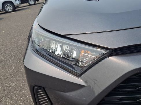 Used 2021 Toyota RAV4 LE AWD/4WD image 9