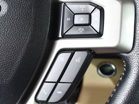 Used 2015 Ford F150 Lariat w/ Equipment Group 502A Luxury AWD/4WD image 33