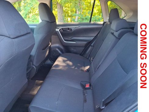 Used 2019 Toyota RAV4 LE w/ All Weather Liner Package AWD/4WD image 10