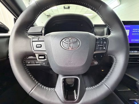 Used 2026 Toyota Camry SE AWD/4WD image 42