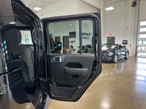 Used 2025 Jeep Gladiator Sport AWD/4WD image 33