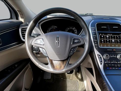 Used 2017 Lincoln MKX Reserve w/ Driver Assistance Package FWD image 10