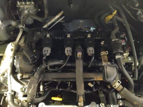 Used 2020 Nissan Kicks S image 30