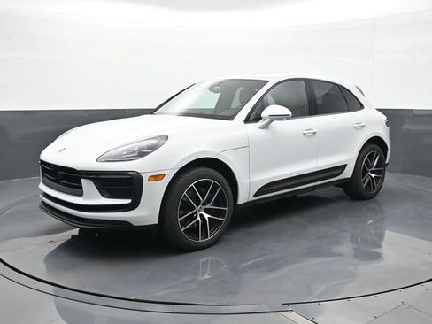 Certified 2023 Porsche Macan AWD/4WD image 1
