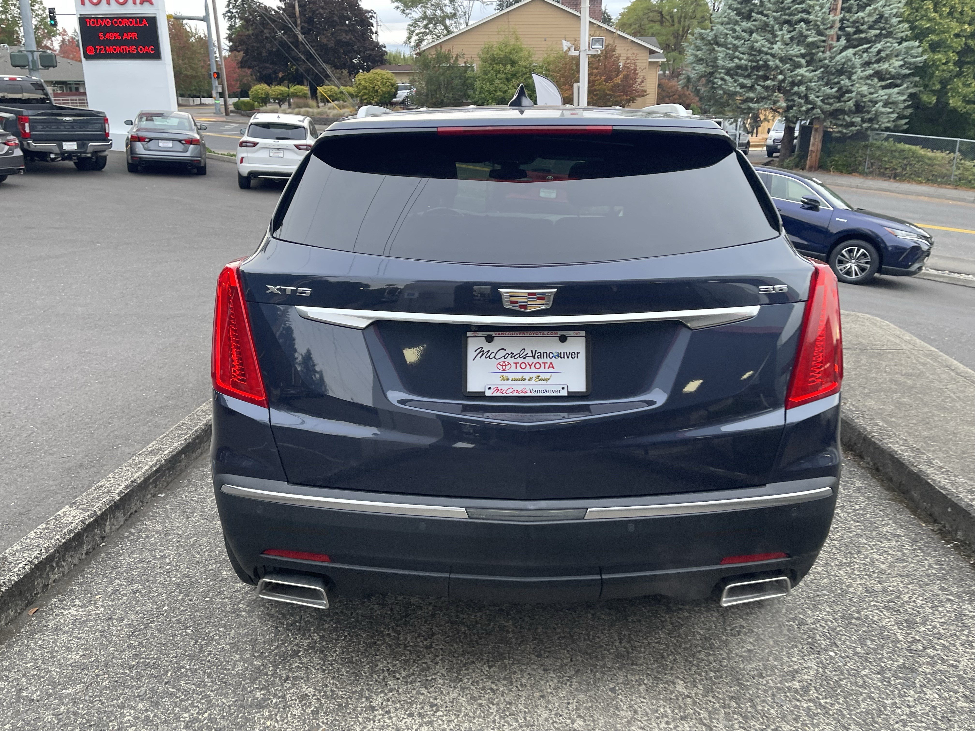 Used 2018 Cadillac XT5 Luxury w/ Driver Awareness Package FWD image 6