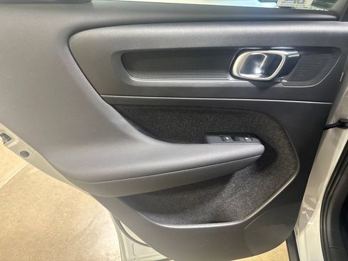 Used 2020 Volvo XC40 T5 Momentum AWD/4WD image 19