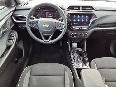 Used 2022 Chevrolet TrailBlazer LT w/ Convenience Package image 3