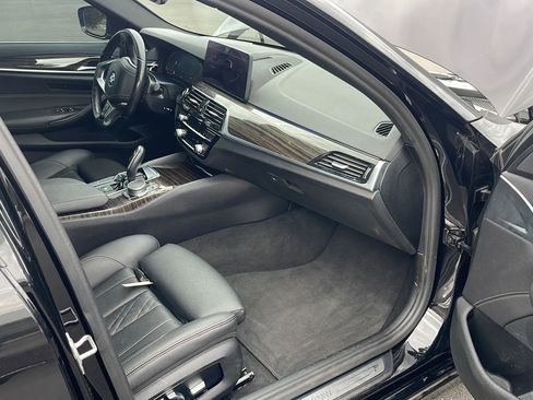 Used 2021 BMW 530i image 28