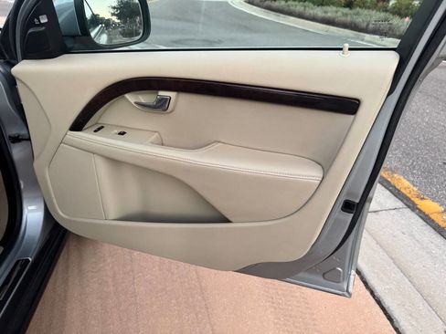 Used 2013 Volvo XC70 3.2 image 30