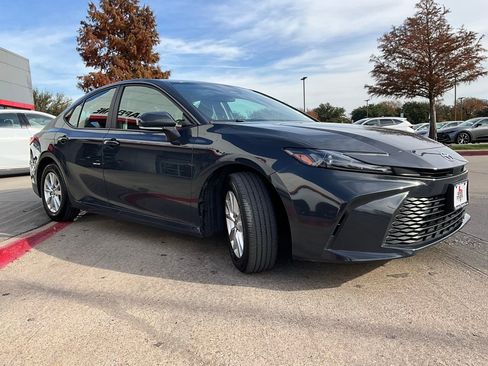 Used 2025 Toyota Camry LE image 5