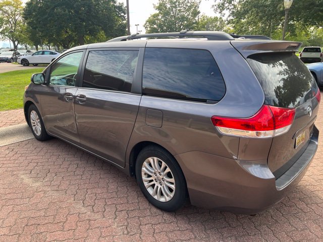 Used 2011 Toyota Sienna XLE FWD image 3