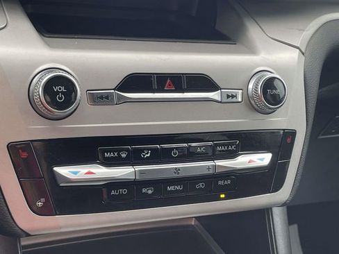 Certified 2024 Ford Explorer XLT w/ Equipment Group 202A image 28