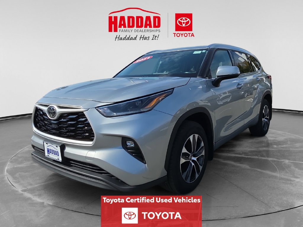 Certified 2021 Toyota Highlander XLE AWD/4WD image 1