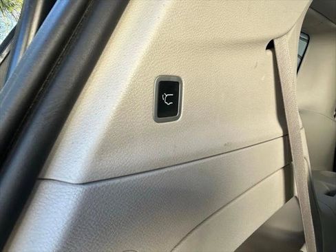 Certified 2023 Chrysler Pacifica Touring-L FWD image 41