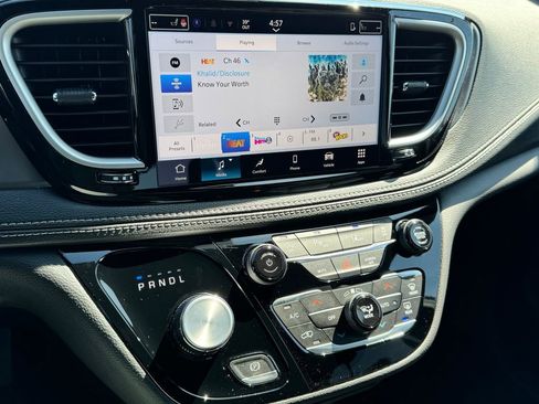 New 2026 Chrysler Pacifica Select image 19