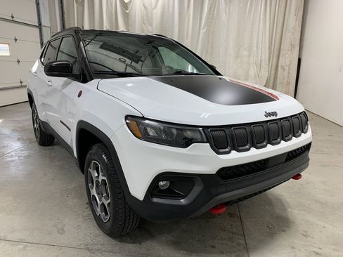 Used 2022 Jeep Compass Trailhawk image 2