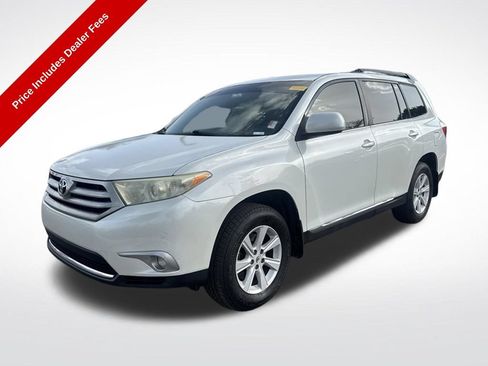 Used 2013 Toyota Highlander Plus FWD image 1