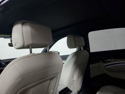 Used 2024 Audi Q8 e-tron Premium Plus w/ Premium Plus Package image 13