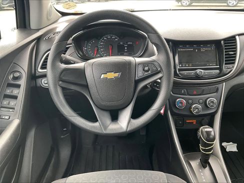 Used 2019 Chevrolet Trax LS FWD image 17