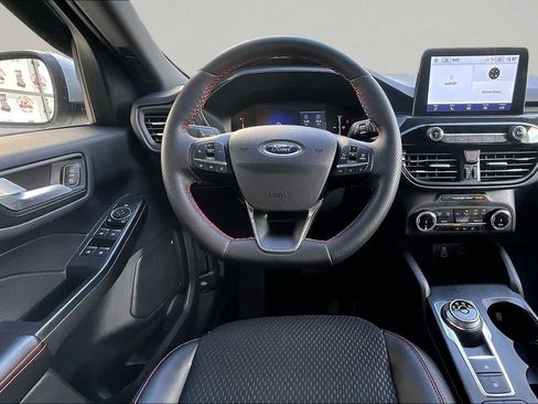 Used 2025 Ford Escape ST-Line Select AWD/4WD image 9
