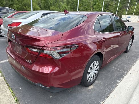 Used 2021 Toyota Camry LE image 8
