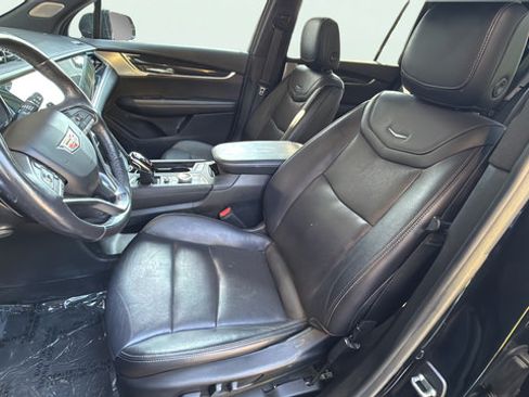 Used 2021 Cadillac XT6 Premium Luxury FWD image 25