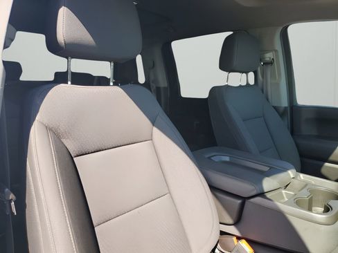 Used 2023 Chevrolet Silverado 2500 Custom w/ Custom Value Package image 15