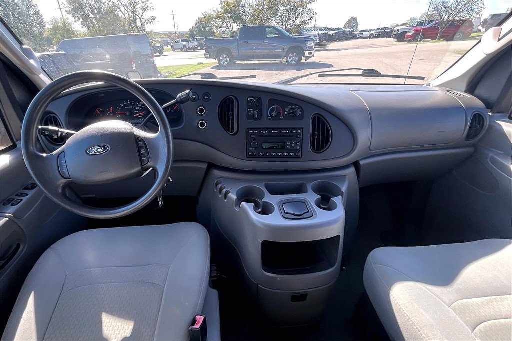 Used 2008 Ford E-350 and Econoline 350 XLT RWD image 14