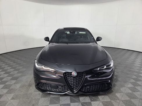 Used 2024 Alfa Romeo Giulia Veloce AWD/4WD image 3