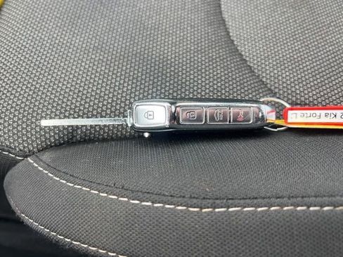 Certified 2022 Kia Forte LXS w/ LXS Technology Package image 33