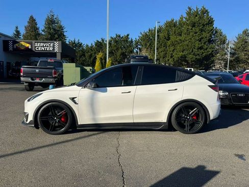 Used 2021 Tesla Model Y Performance image 8